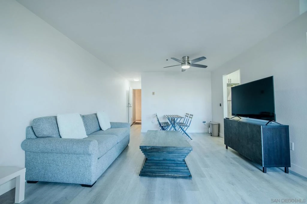 Interior 4