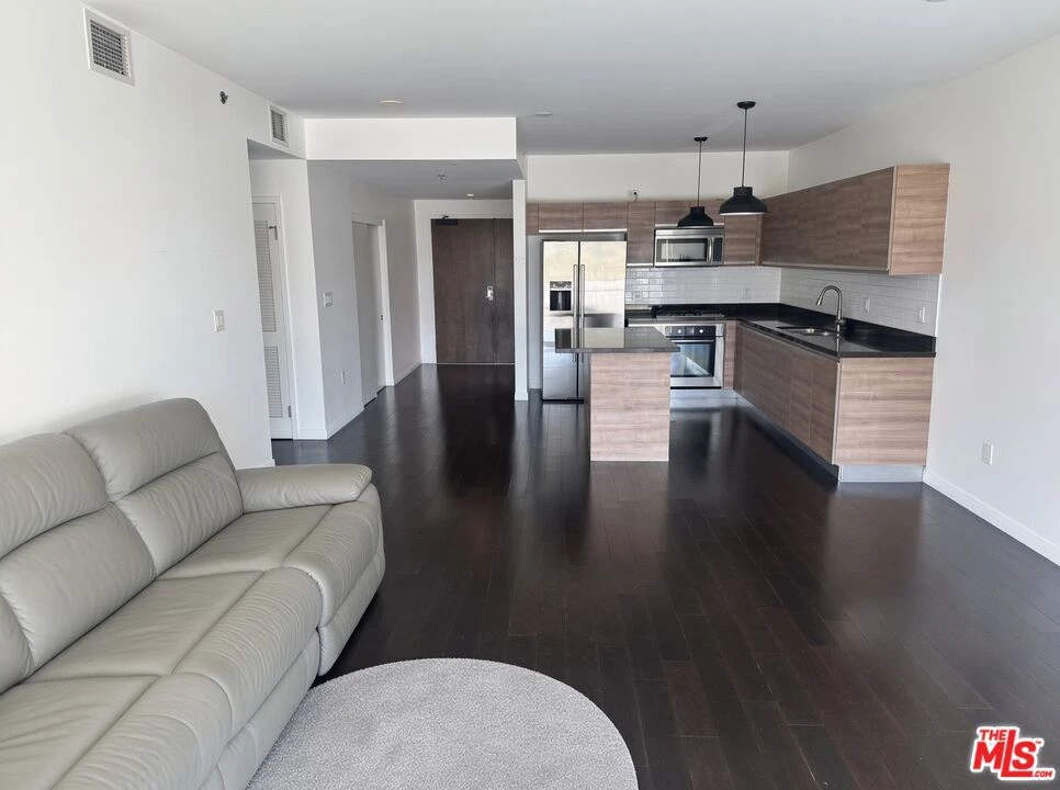 Interior 3
