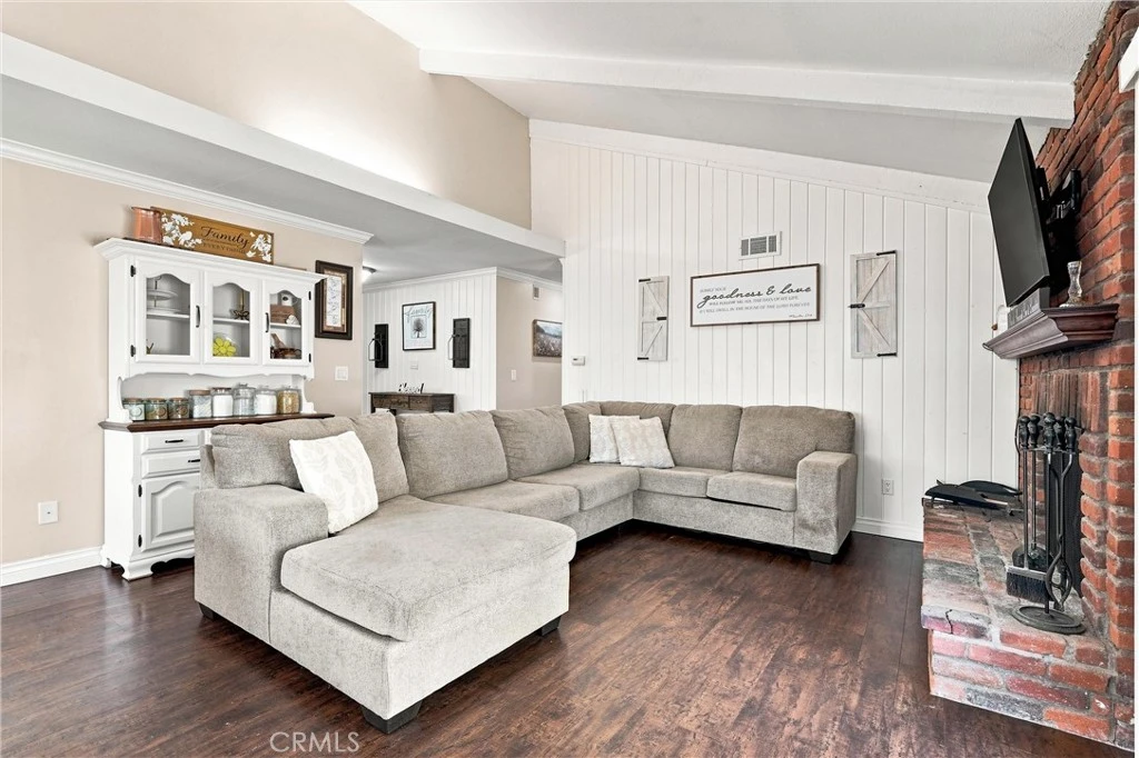 Interior 4