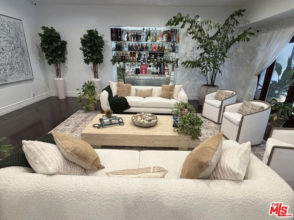 Interior 4