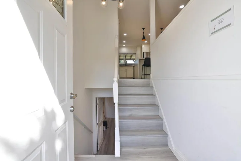 Photo 2 of 1619 Hallbrook Drive