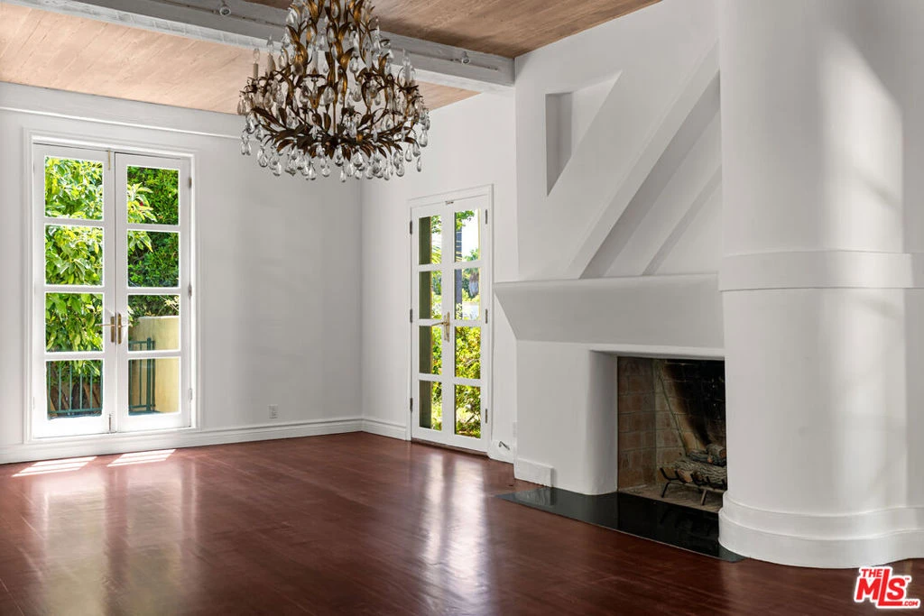 Interior 3