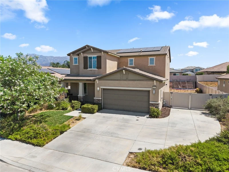 Photo 2 of 1171 Poinsettia Cir