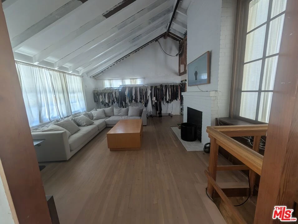 Interior 4