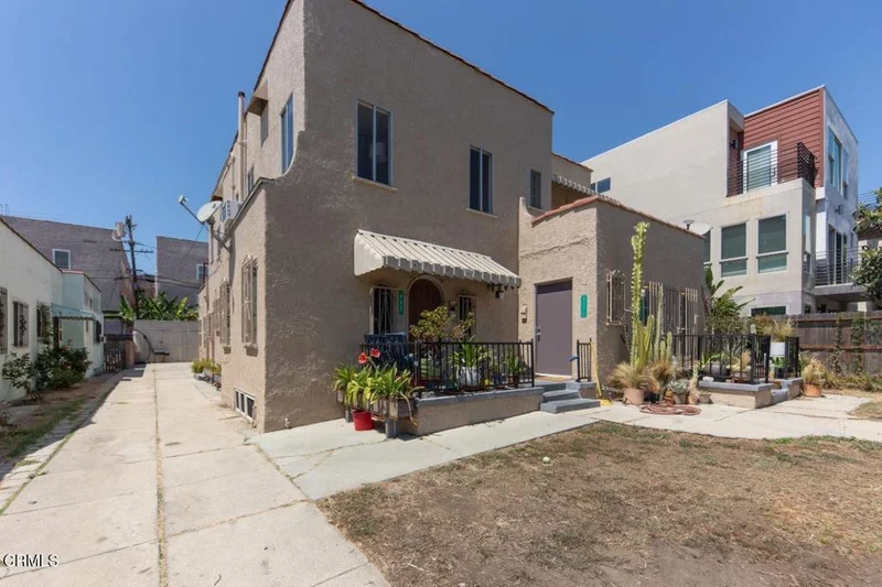 833 N Ridgewood Place, Los Angeles, CA 90038