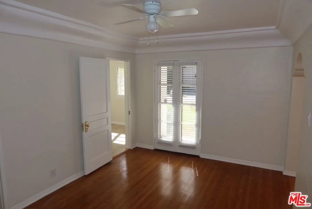 Interior 4