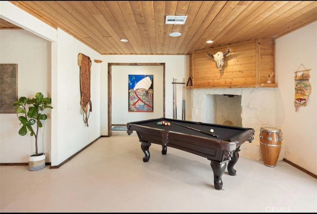 Interior 4