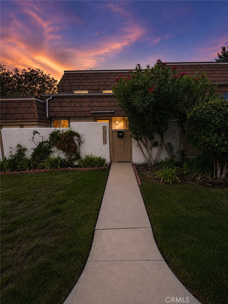 10151 Larwin 3, Chatsworth, CA 91311