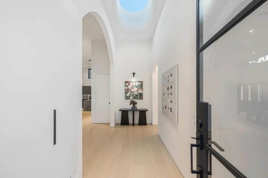 Interior 3