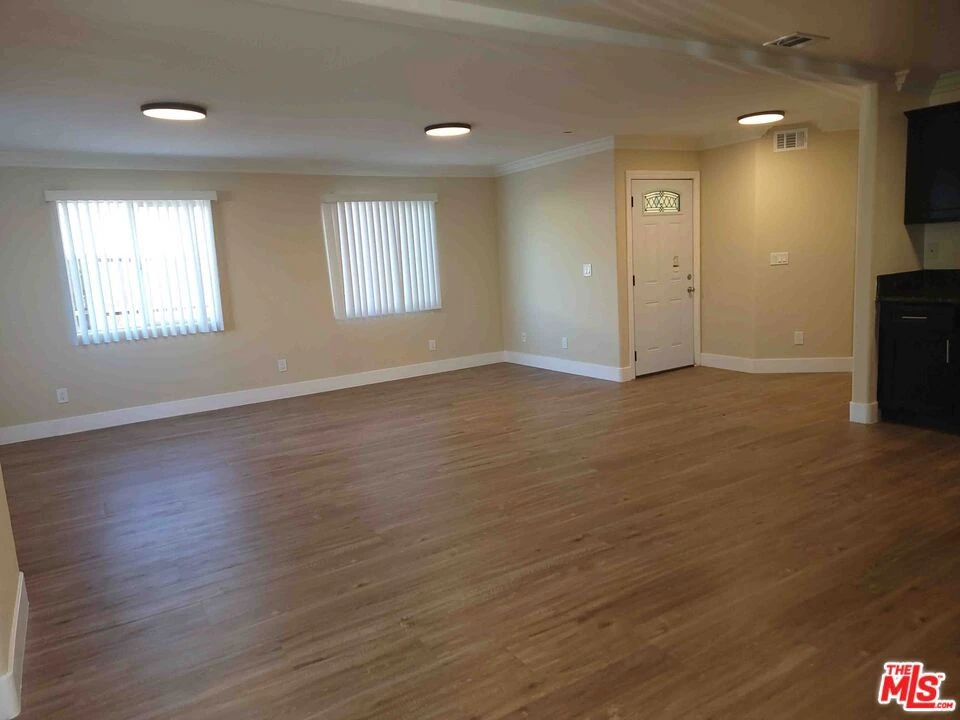 Interior 4