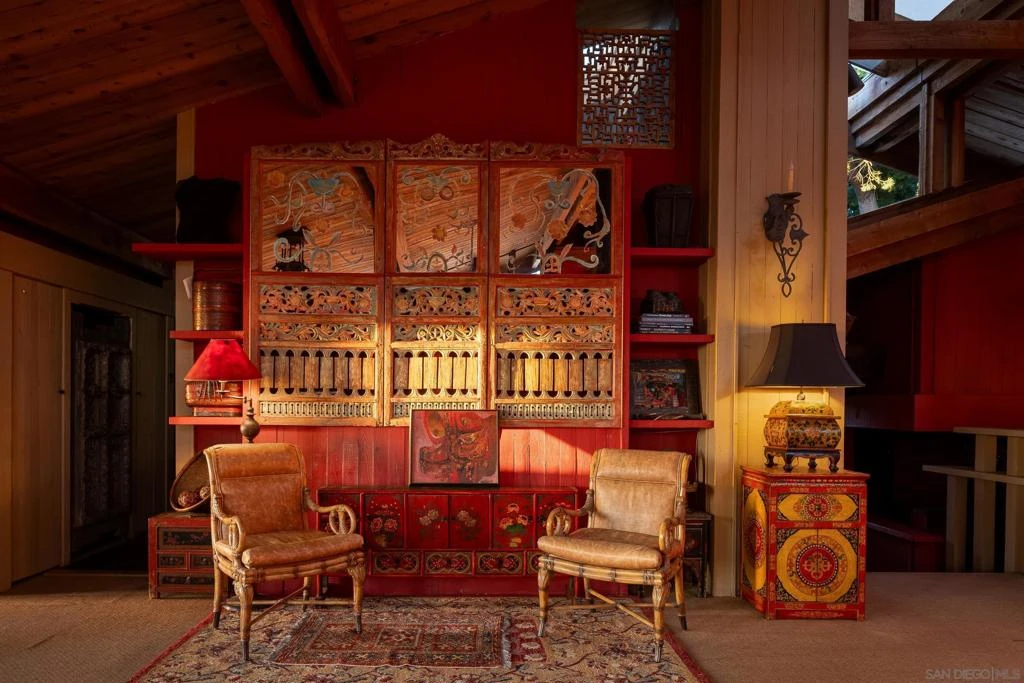 Interior 4