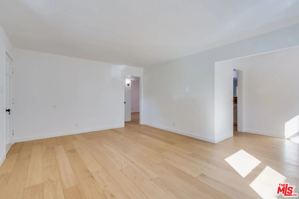 Interior 4