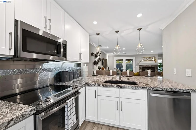 Photo 2 of 4125 Amberwood Cir