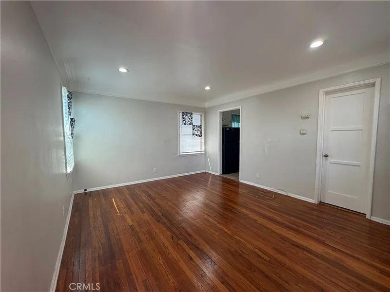 Photo 2 of 5646 3/4 Farmdale Avenue