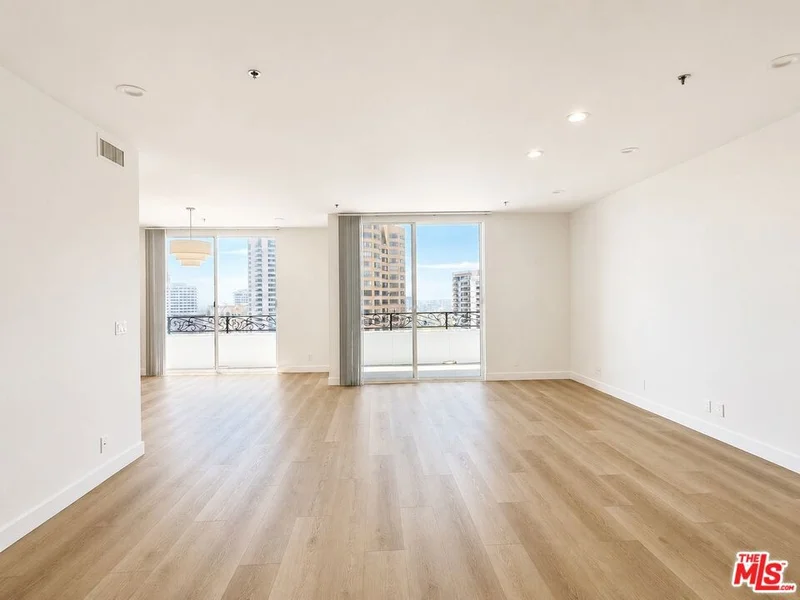 Photo 2 of 10390 Wilshire Boulevard 1804