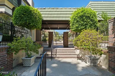 885 S Orange Grove Boulevard 20, Pasadena, CA 91105