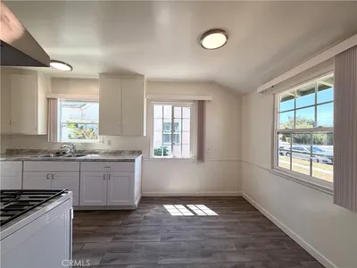 7536 White Oak Avenue, Van Nuys, CA 91406