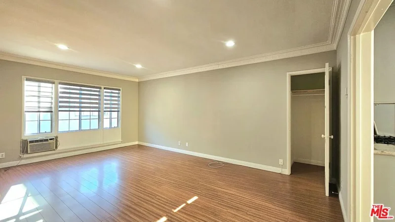 Photo 2 of 1020 S Norton Avenue B
