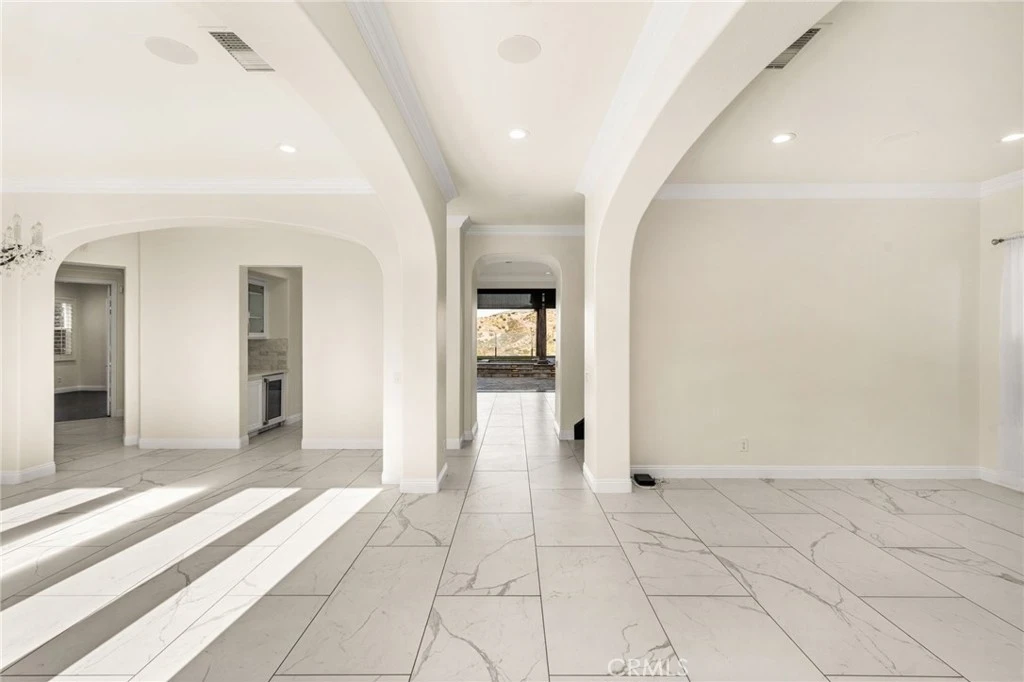 Interior 4