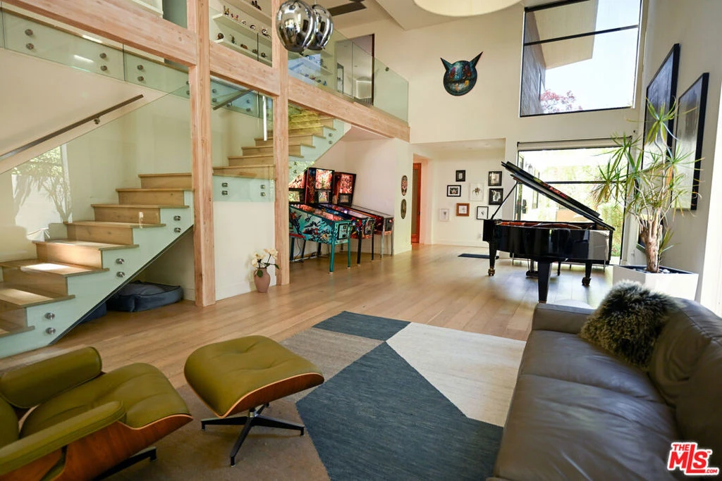 Interior 3