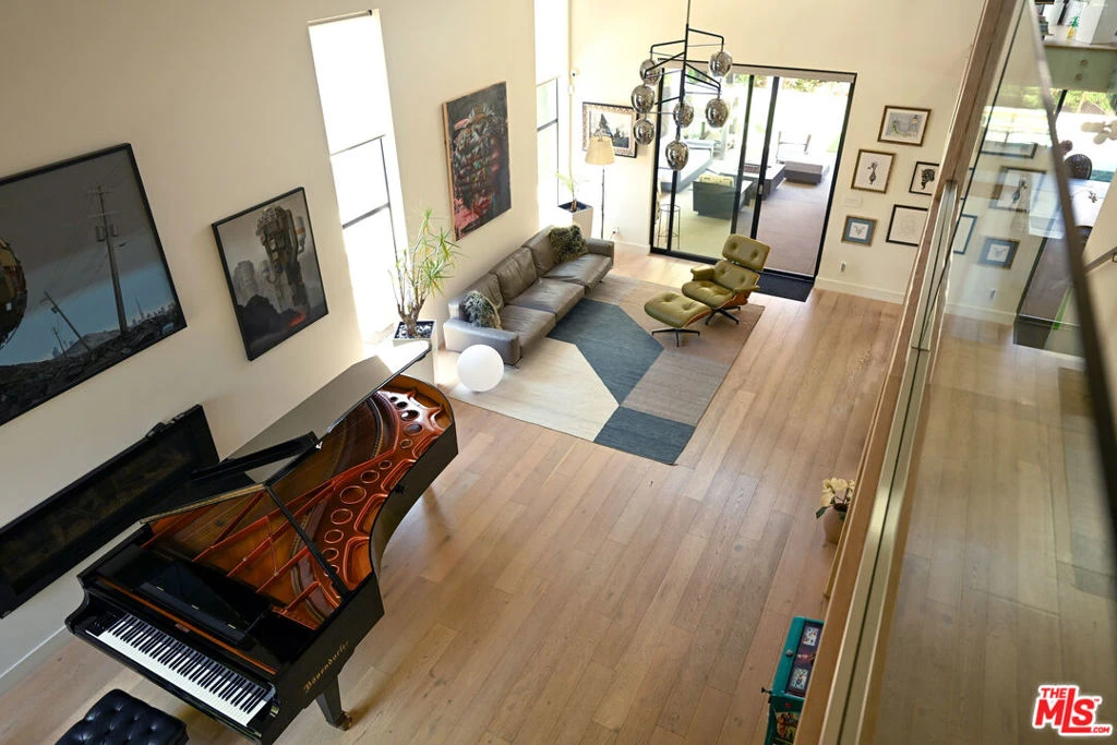 Interior 4