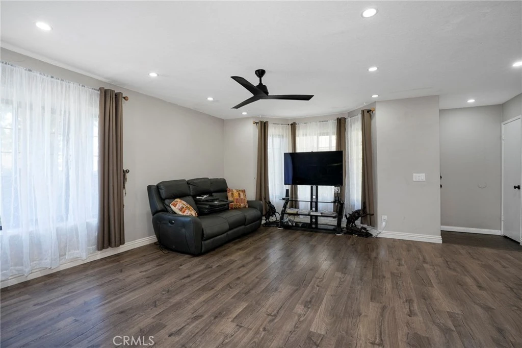 Interior 4