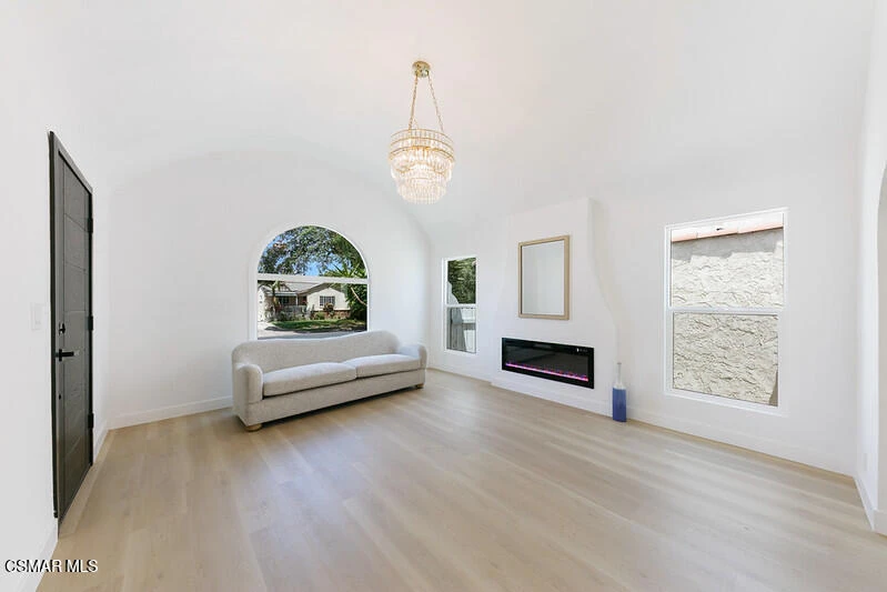 Interior 4