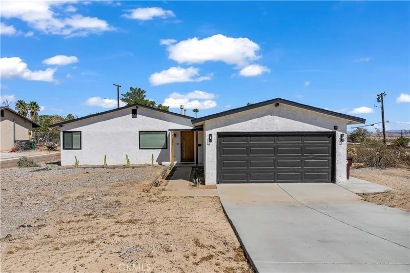 Photo 2 of 61550 Sunburst Dr