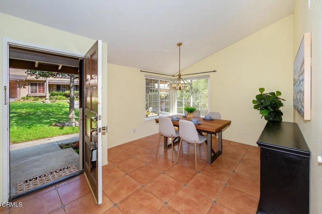 Interior 4