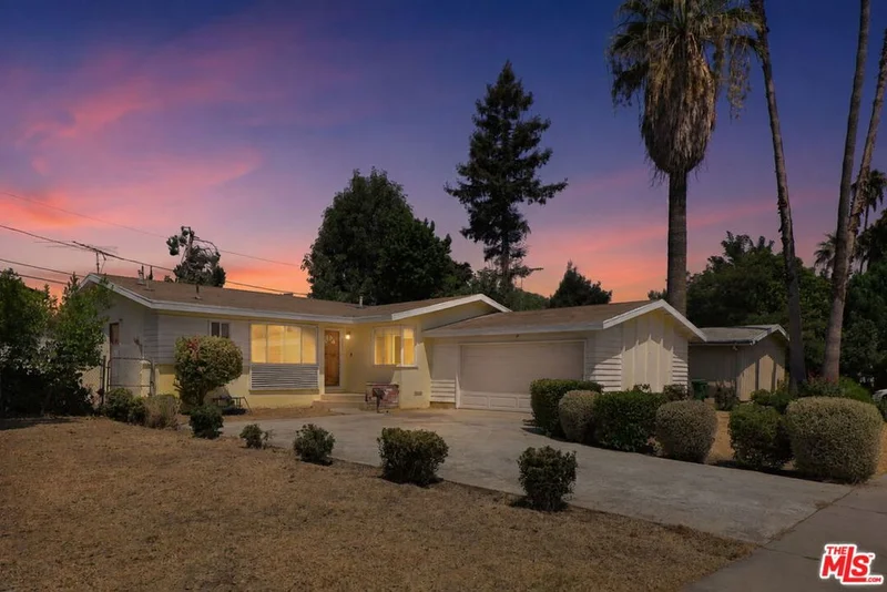 6437 Penfield Avenue, Los Angeles, CA 91367