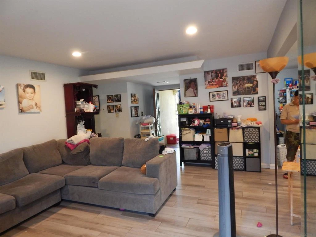 Interior 3