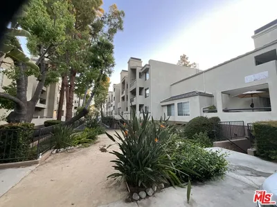 21450 Burbank Boulevard 220, Woodland Hills, CA 91367