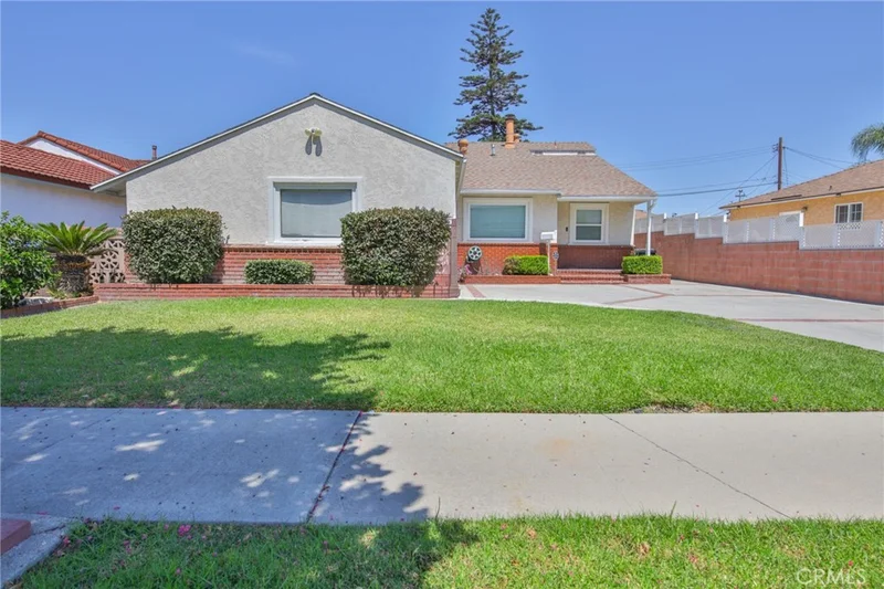 Photo 2 of 11723 Everest Street
