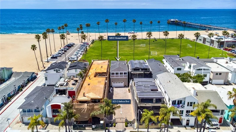Photo 2 of 923 E Balboa Boulevard