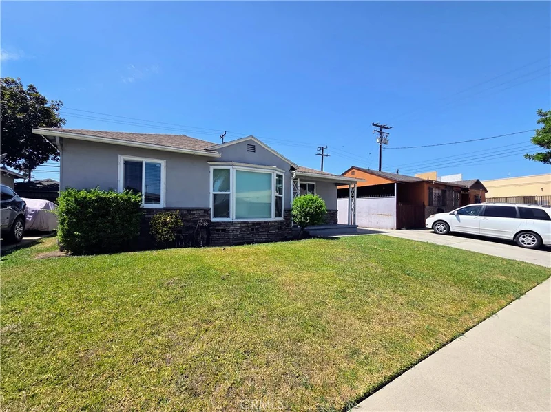Photo 2 of 705 N Hillford Avenue