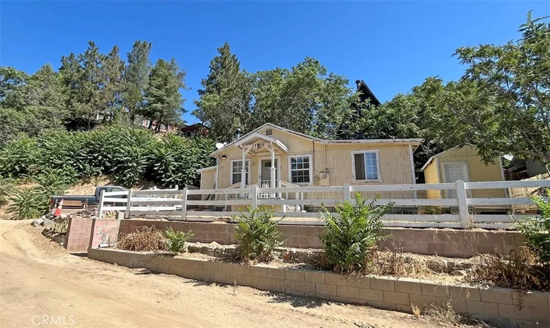 17725 Sierra Trail, Lake Hughes, CA 93532