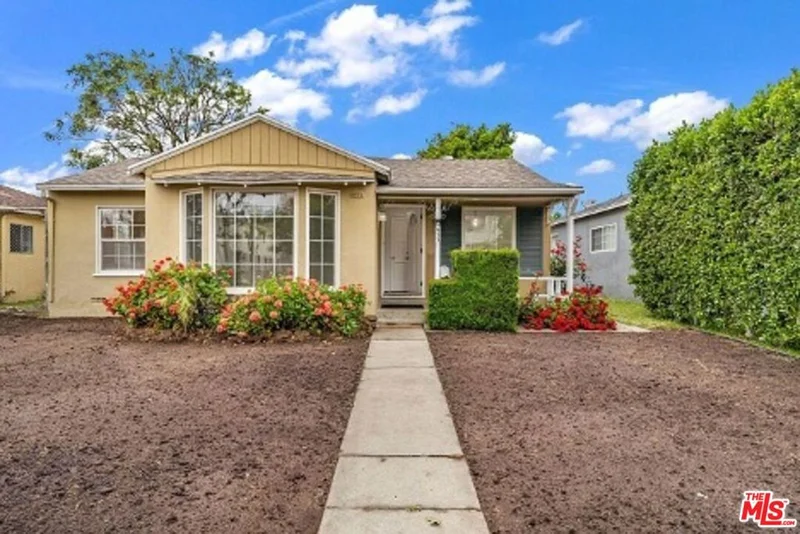 6531 Hayvenhurst Avenue, Los Angeles, CA 91406