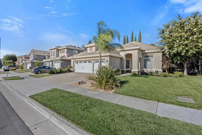 Photo 2 of 9520 Rancho Hills Drive