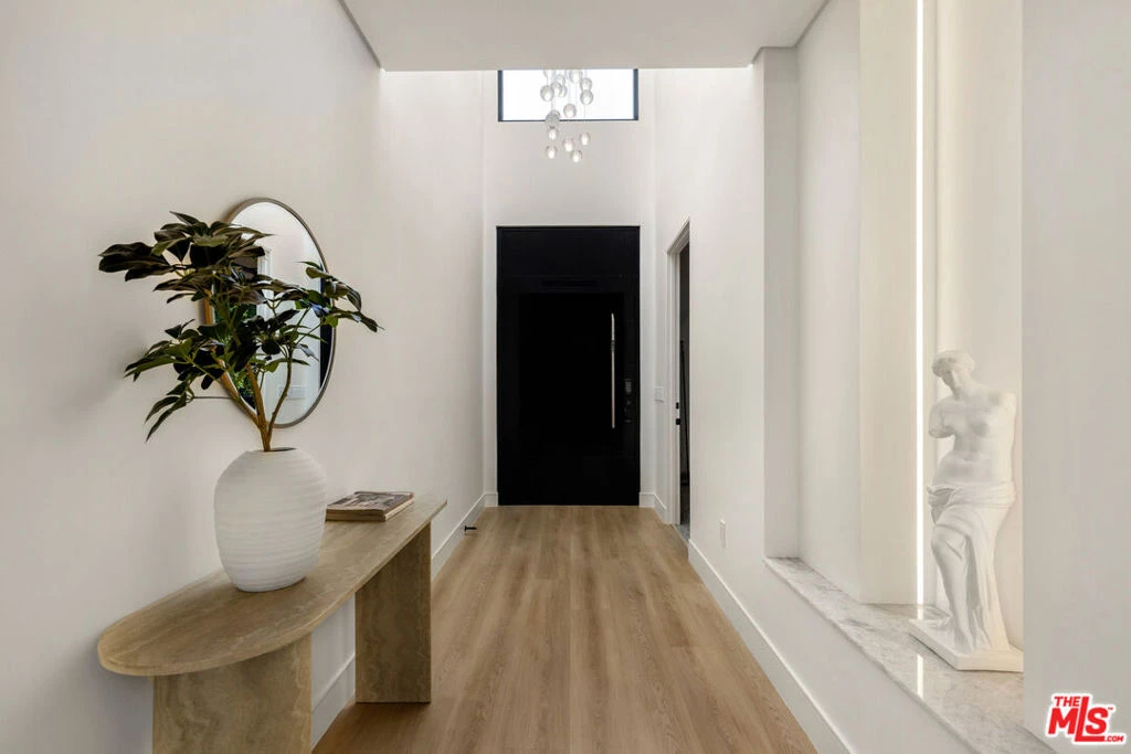 Interior 3