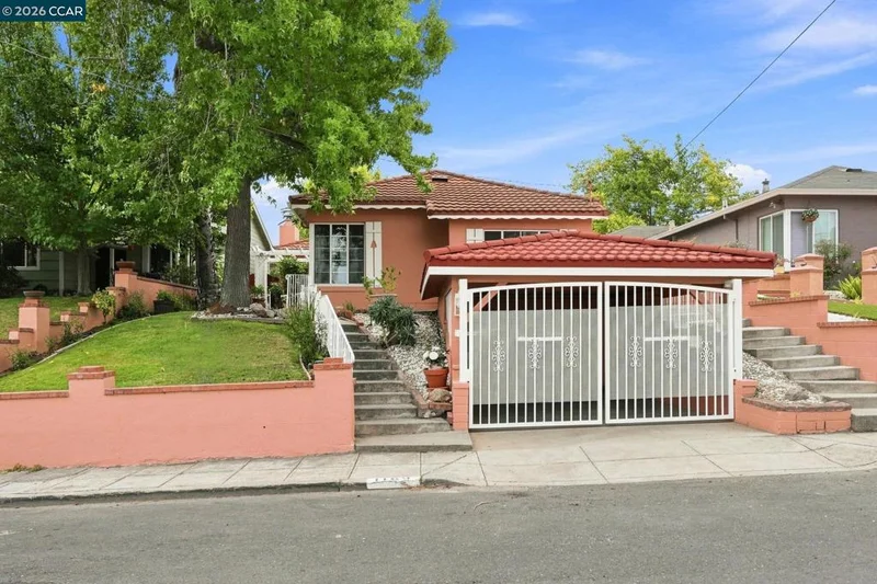Photo 2 of 1169 Roxanne Ave