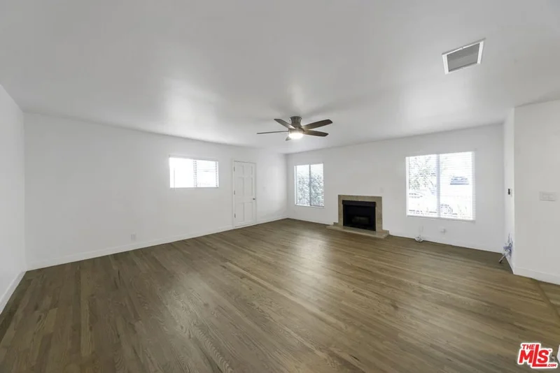 Photo 2 of 820 Pier Avenue 1