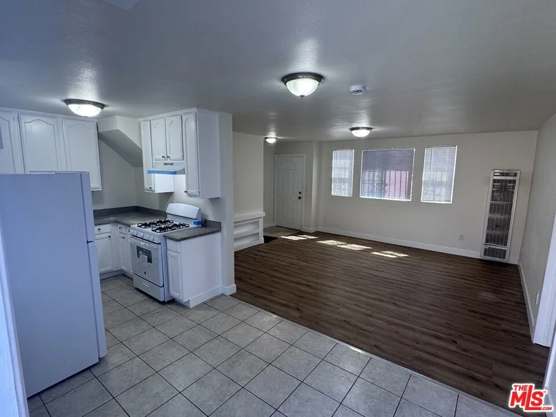 Photo 2 of 5903 Crenshaw Boulevard