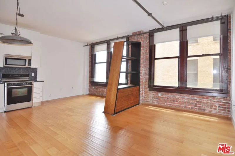Photo 2 of 460 S Spring Street 908