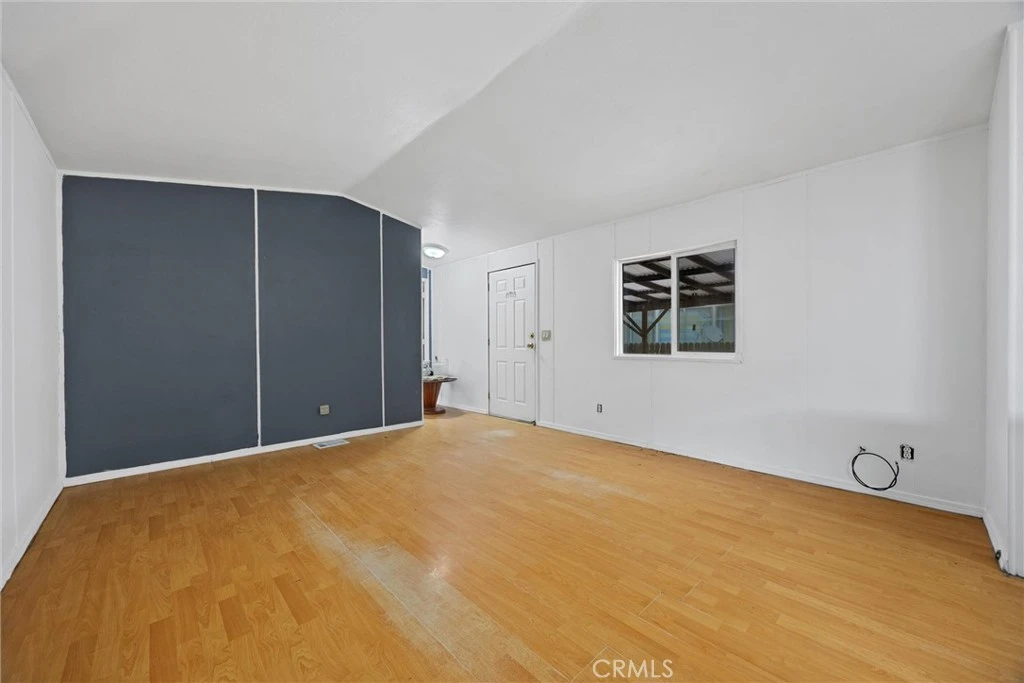 Interior 4