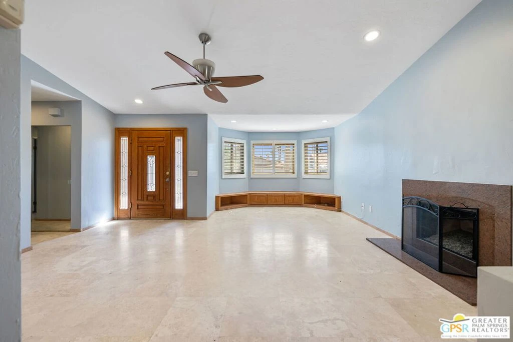 Interior 4