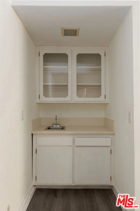 Interior 4