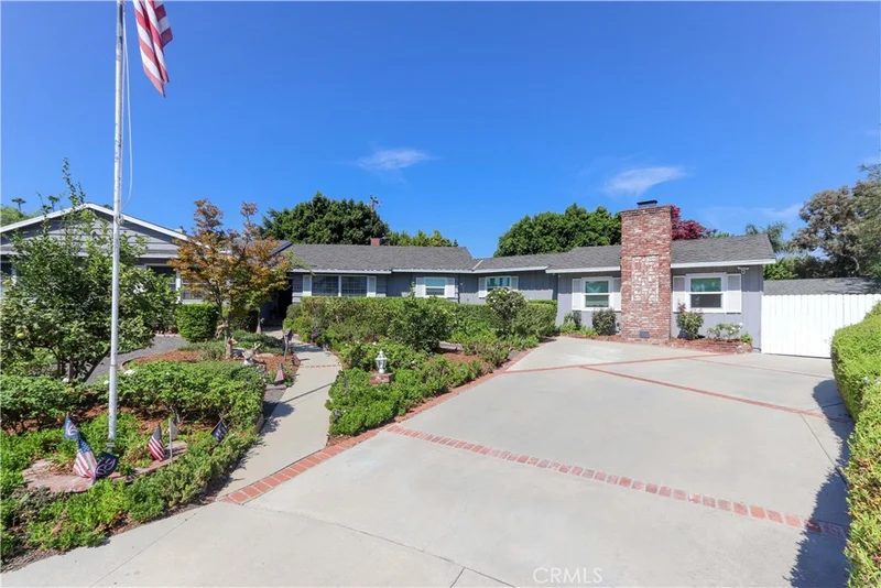Photo 2 of 419 E Sunny Hills