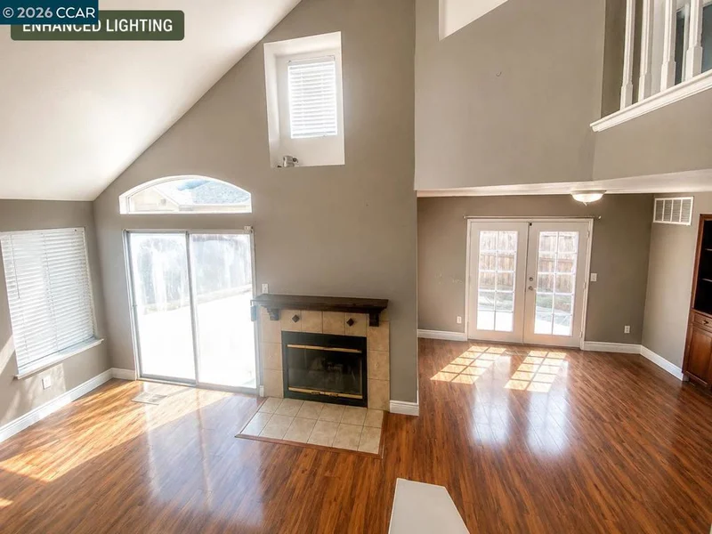 Photo 2 of 932 Edgewood Cir