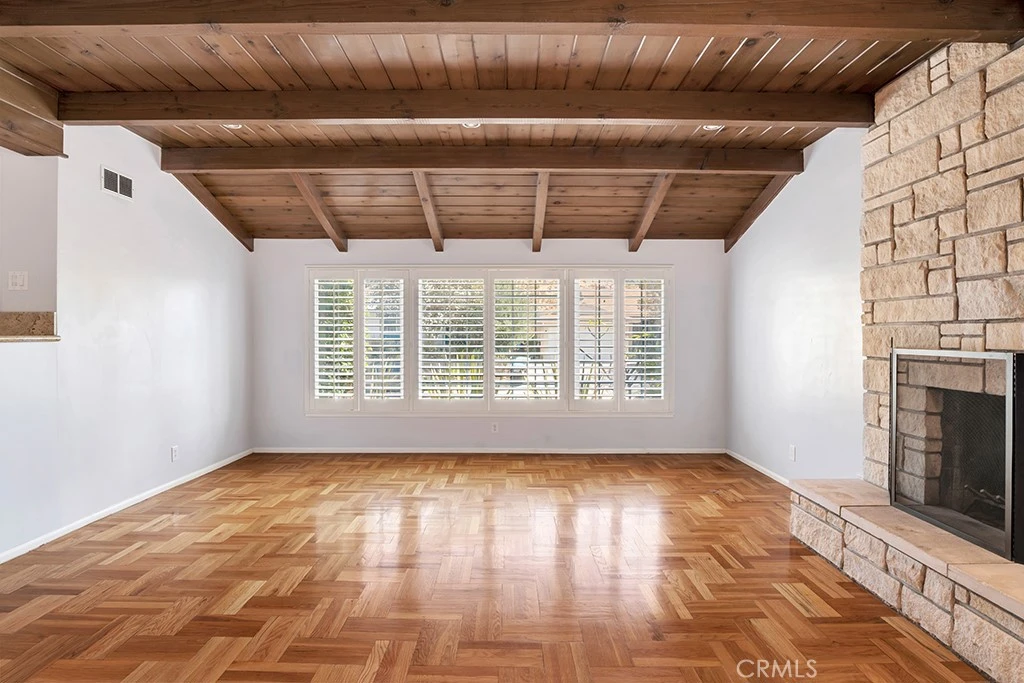Interior 4