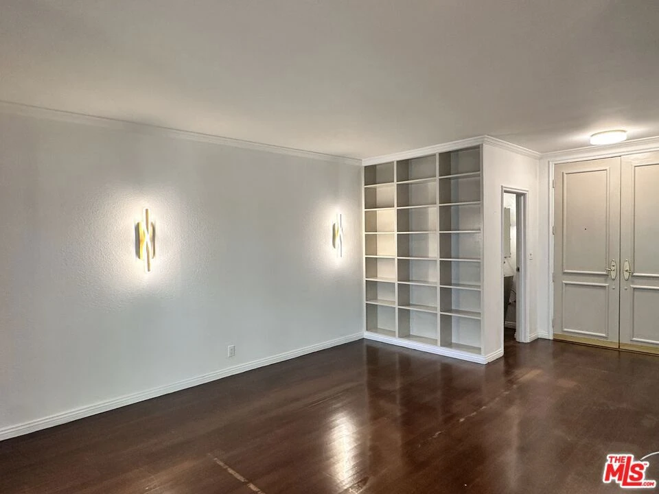 Interior 4